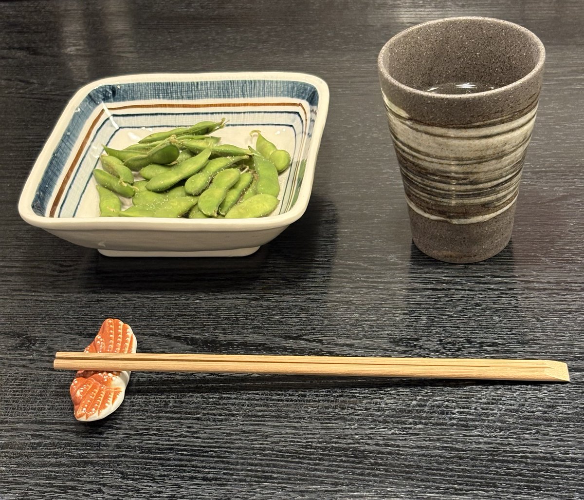 Ht700ne's tweet photo. 新幹線に乗る前にだだちゃ豆を食べて
居ない事を思い出し、急遽澤政宗さんへ

だだちゃ豆、味が濃い事に驚き‼️
スタッフさんに美味しいと伝えたところ
自身満々の笑顔で「そうでしょ」納得です

蔵元が運営している事を教えていただいていたのでお酒は澤政宗一択🍶
コクがありスッキリした呑み口👍 https://t.co/UoJ7zoVl70