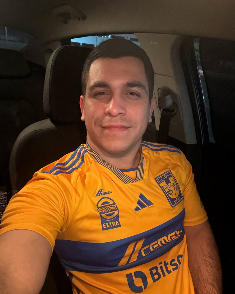 PavelAyala9's tweet photo. 💛💙 Se juega el Clásico Regio… y en esta ciudad ya sabemos de qué lado estamos. Con la camiseta bien puesta y el corazón listo para el Clásico. 🐯🔥
⚽️
¡Vamos Tigres! 💪🏻 #Tigres #ClásicoRegio #SomosTigres #NuevoLeón #estoestigres https://t.co/RWWKoUsEfb