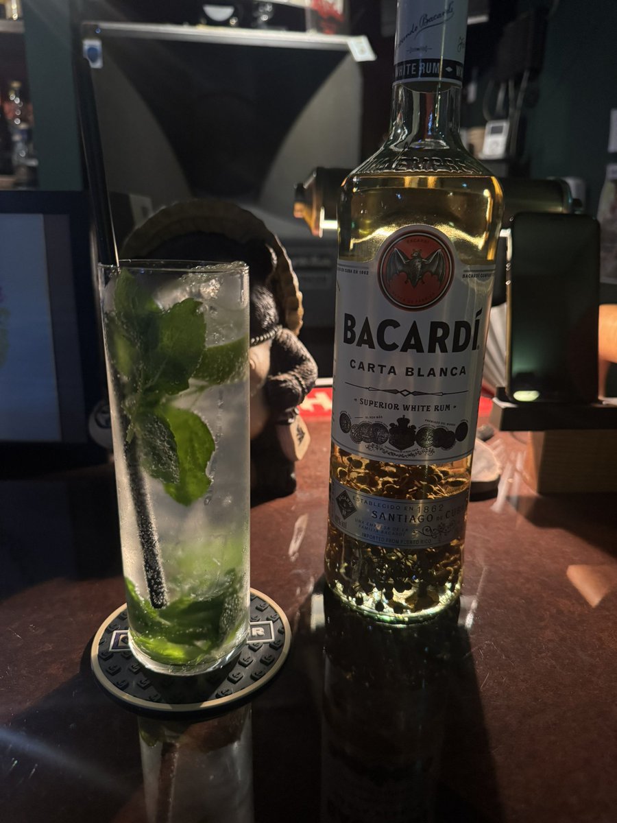 cknflatout's tweet photo. 山椒をつけた #Bacardi ホワイトラムで作ってもらった #モヒート 🤭
とキューバリブレ
こちらは何かのダークラムだったかな？
あれ？たぶん😅
#PubOldFashioned https://t.co/NGKJnD6yK8