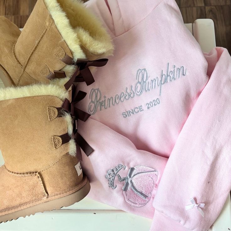 dollfacecreme's tweet photo. It’s almost autumn 🍂🍨🎀 https://t.co/Yh2DEd8mwU
