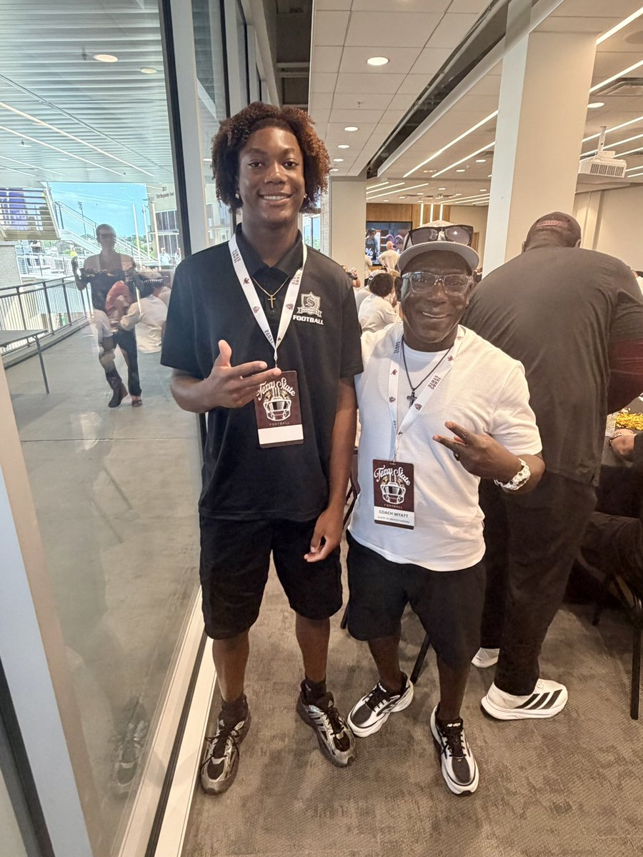 Camden_Lockwood's tweet photo. Blessed to receive my 2nd D1 offer from @TXSTATEFOOTBALL! 🙏🏽 #AGTG 
Great experience getting around the program and seeing what they’re building. I enjoyed the game day atmosphere, thanks again for the invite @coachdwyatt @TrustMyEyesO !!
Continuing to work, compete, and earn opportunities. ⚔️⚔️⚔️

@Football_Steele @sdriffill22 @CoachQ_Green @Coach_TLara @ChaseYourDreemz @bbetterperform @KNick21 @BDammone @_RL_Martin @dctf @iam_alinedouard