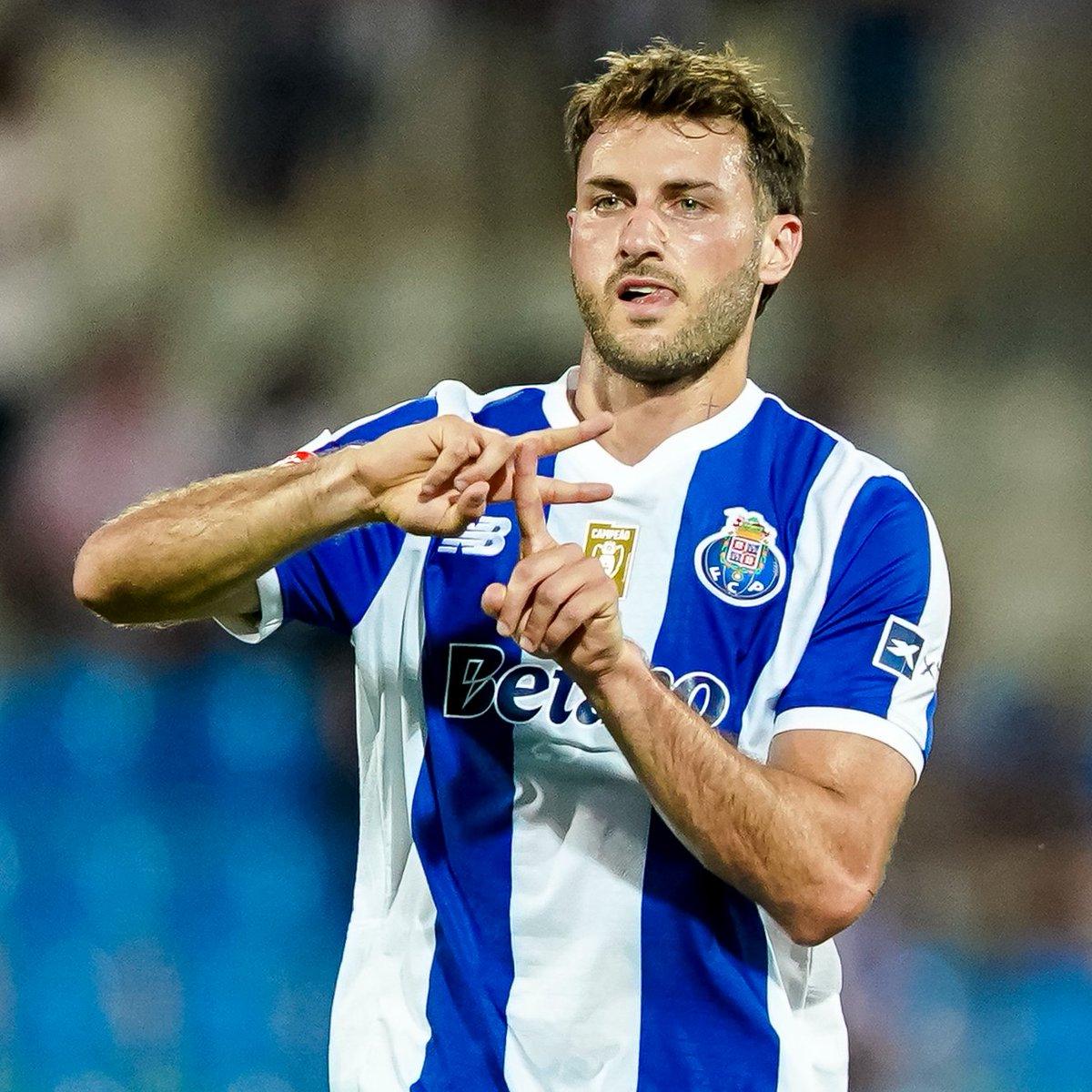 FCPorto's tweet photo. #⃣2⃣9⃣ Santiago Gimenez  🇲🇽 https://t.co/BbG4KYk3Hz