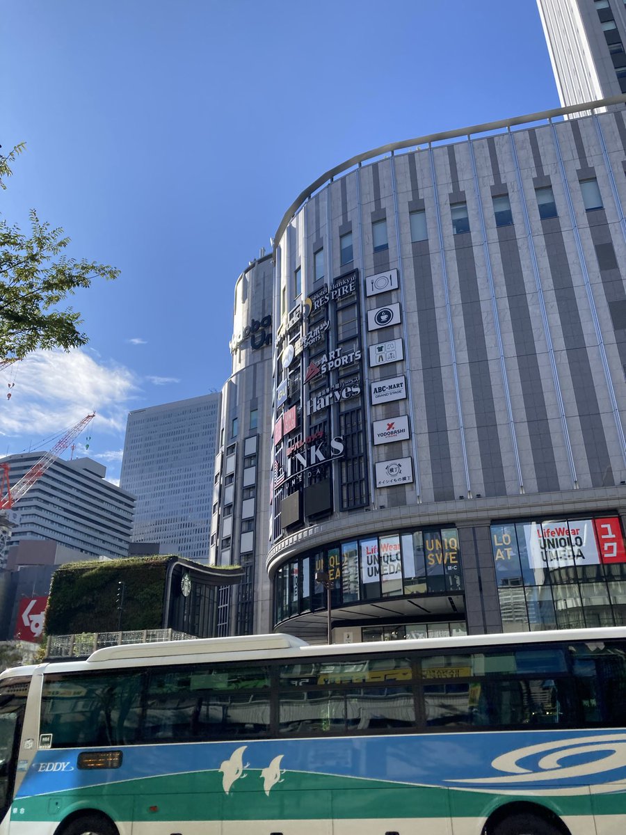 paper_kure's tweet photo. 無事に大阪着いた〜！！東京との気温差ヤバい！！暑い！！洗濯日和！！！ https://t.co/1bKLRdVpTT