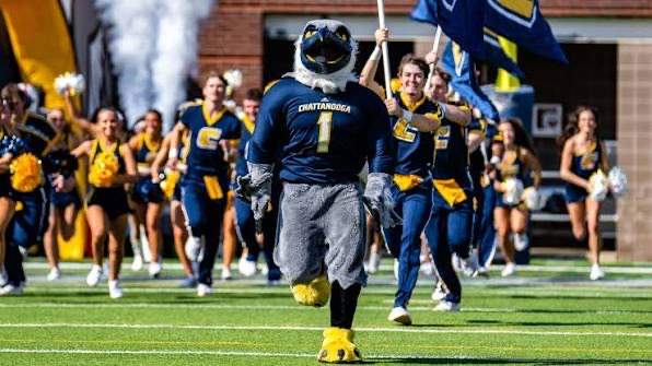 Cartwright_D1's tweet photo. After a great conversation with @coachj_miller97 Im blessed to have received another D1 offer from @GoMocs
@GCA_FB @DBryant18 @TyquiloM @PrepRedzoneSC @Rivals https://t.co/H5utFGr9Wo