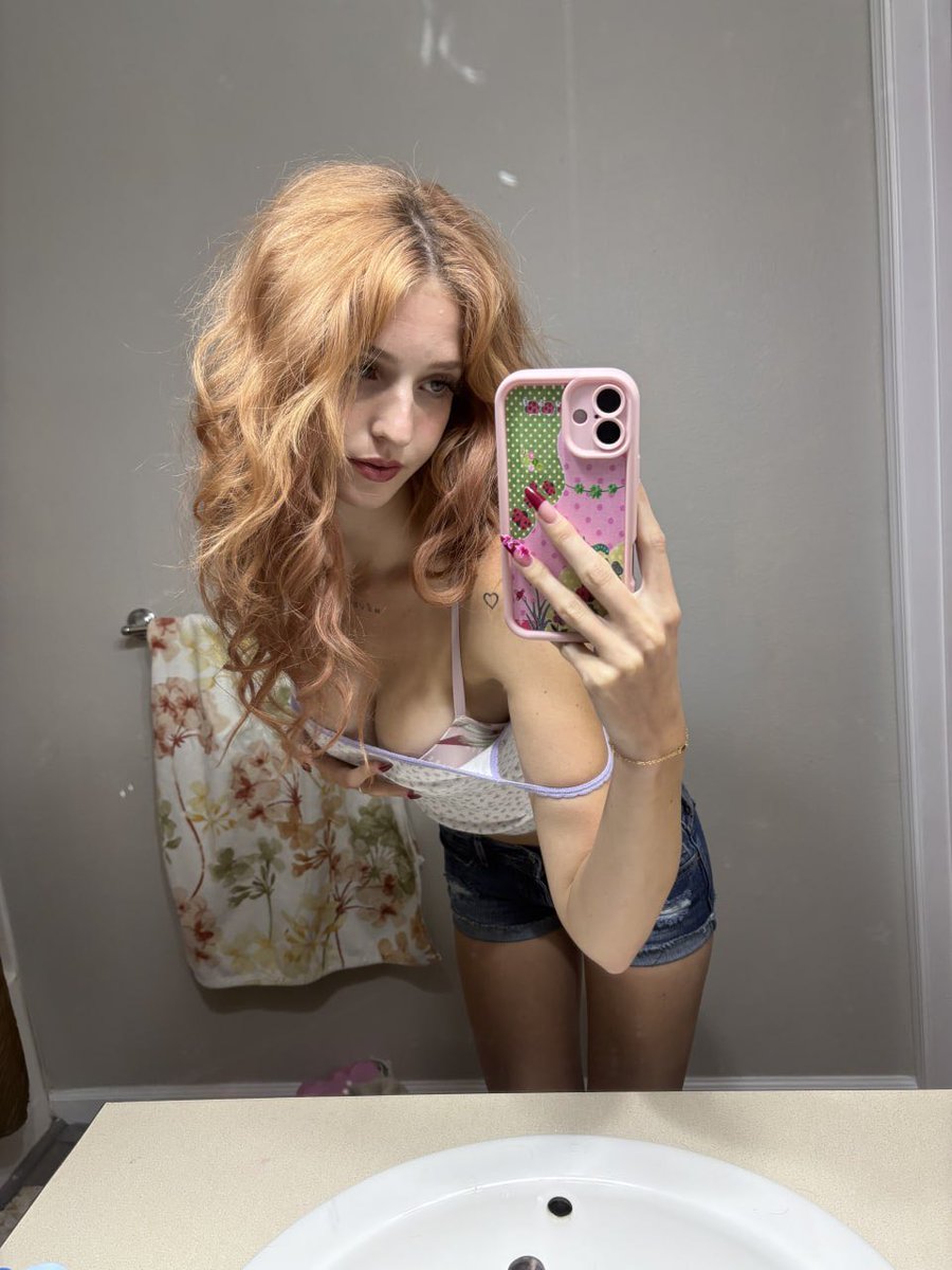 itsroxyheree tweet picture