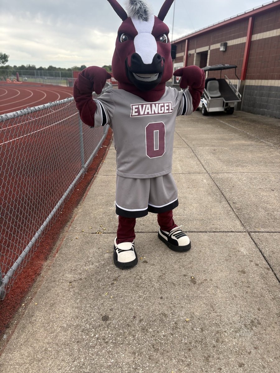 jeremiah_c6's tweet photo. Thankful for @Evangel_FB and @CoachBodoin for the game day invite had great experience and got to watch two solid team battle it out.

@CoachJGrant @BvilleFB @kolbicrawford @TrainGameSpeed @tctabler https://t.co/ctxDa0Re9f