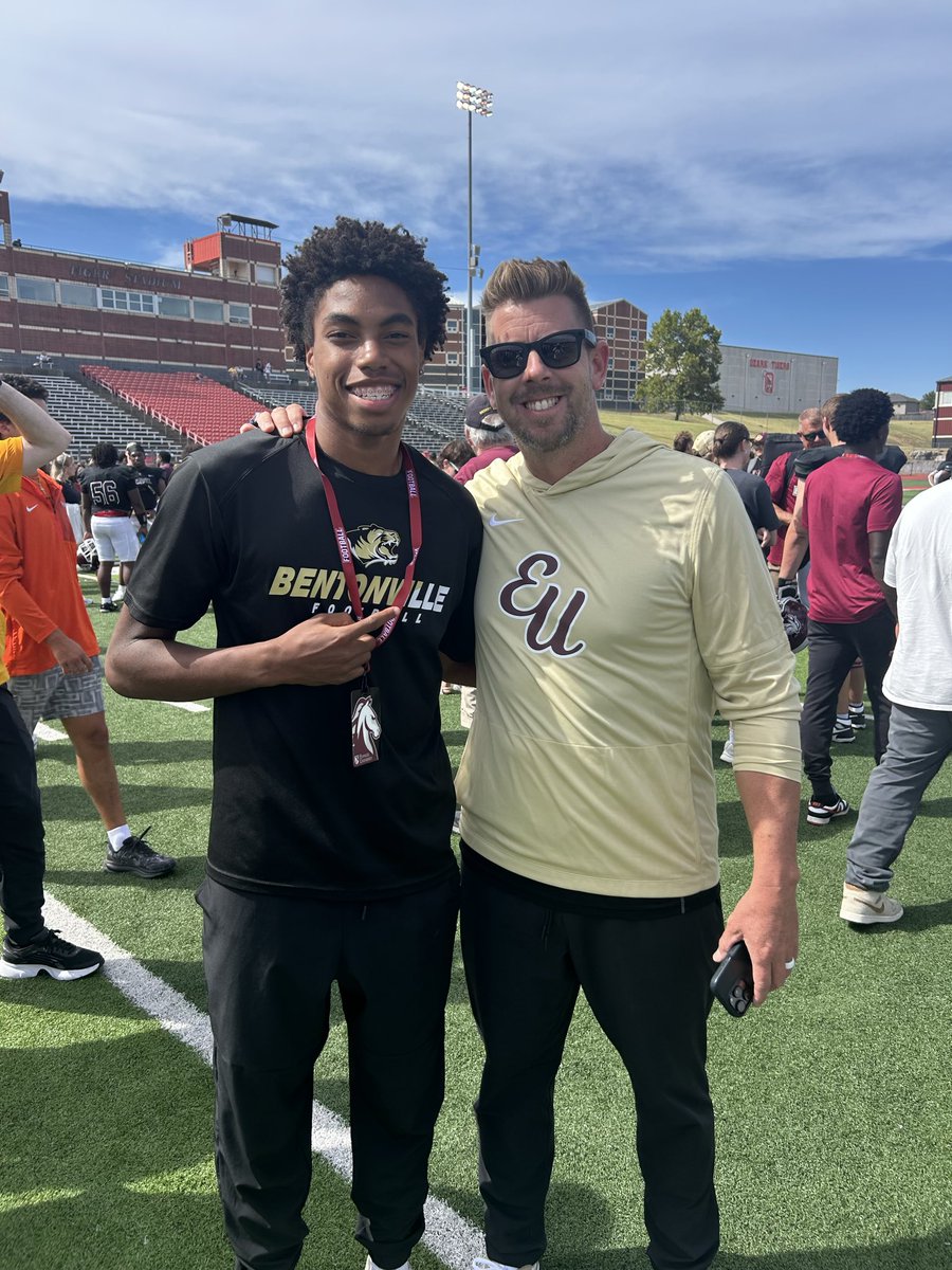 jeremiah_c6's tweet photo. Thankful for @Evangel_FB and @CoachBodoin for the game day invite had great experience and got to watch two solid team battle it out.

@CoachJGrant @BvilleFB @kolbicrawford @TrainGameSpeed @tctabler https://t.co/ctxDa0Re9f