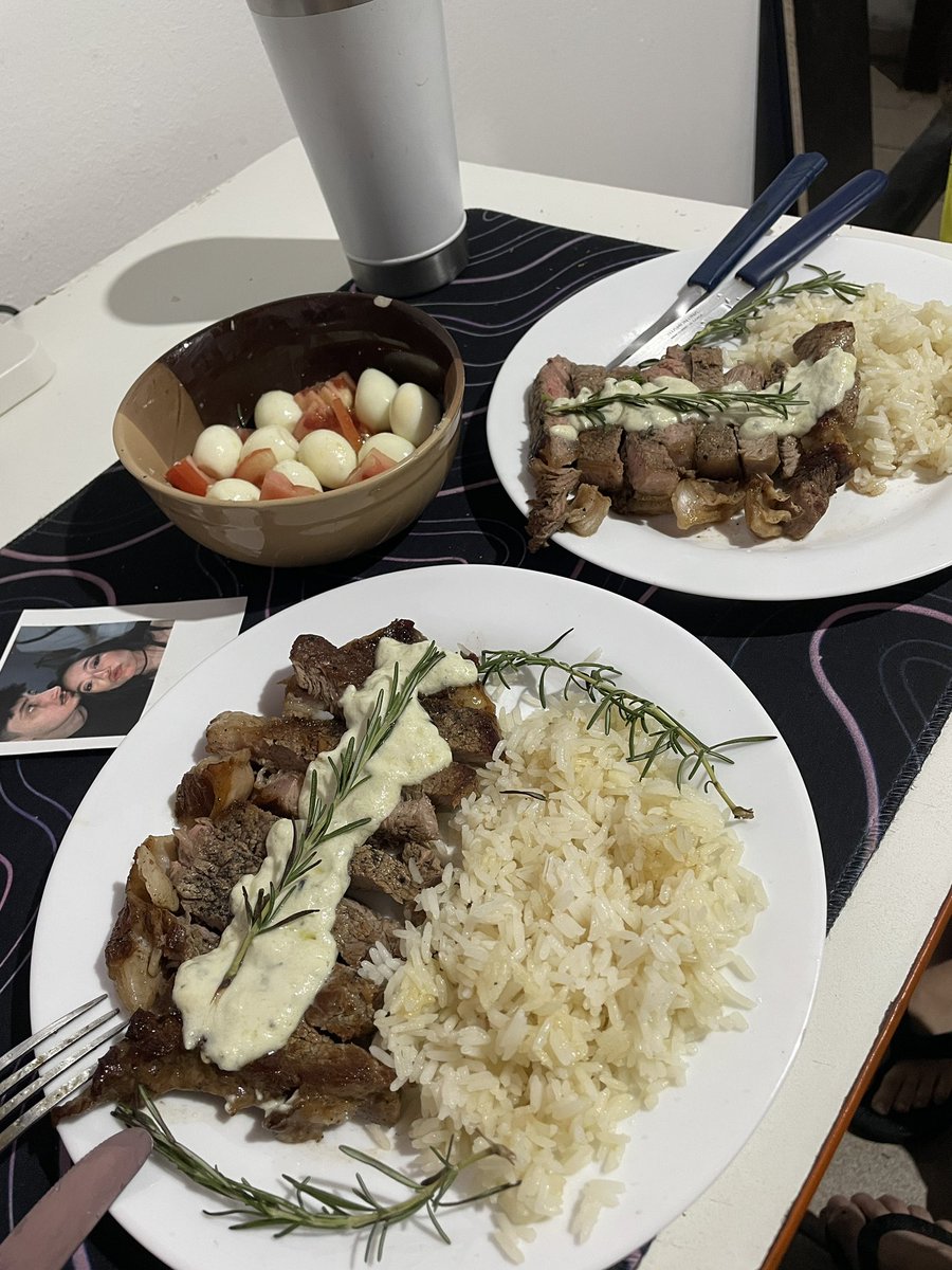 santorozz's tweet photo. Meu amor come bem demais https://t.co/kHaSiVSNvB