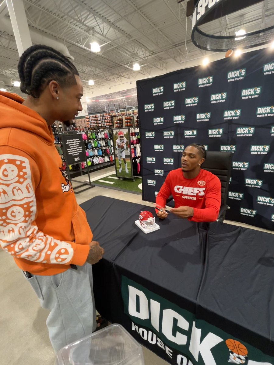 MatchingPatek's tweet photo. Met the goat @cyrusallen_ today https://t.co/2HGFg8y1YD