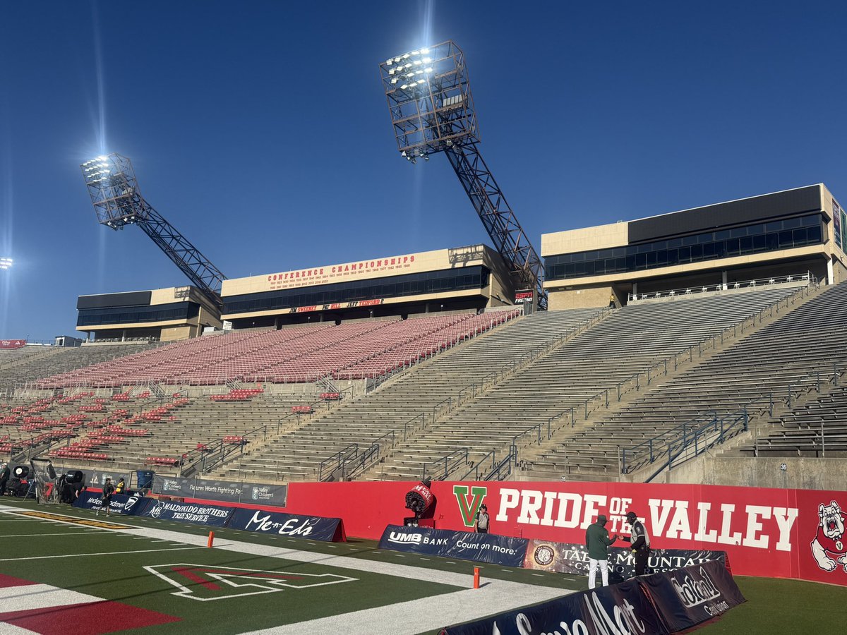AlScott1998's tweet photo. The field is set 🐾 

And so are the new LED video boards 👀 https://t.co/T4tpkpVatP