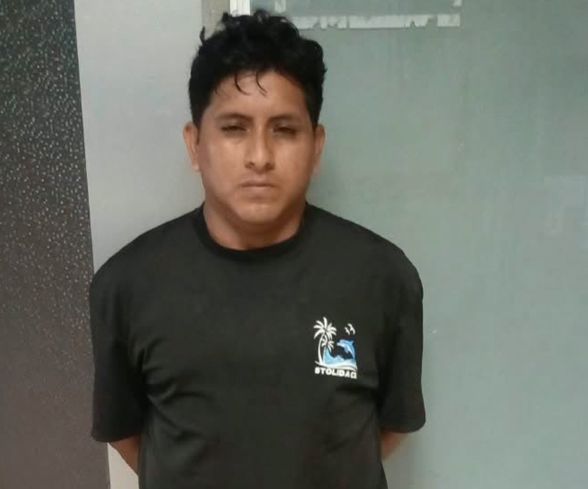 politicsecu's tweet photo. 📍¡AQUÍ ESTÁ EL COBARDE QUE GOLPEÓ A LA NIÑA - VA A LA CÁRCEL DE EL ENCUENTRO! 

Este sujeto fue capturado tras golpear a su hijastra en el Guasmo Sur. Que todo el barrio y el país entero le reconozcan la cara. https://t.co/sA5SyuS5RB