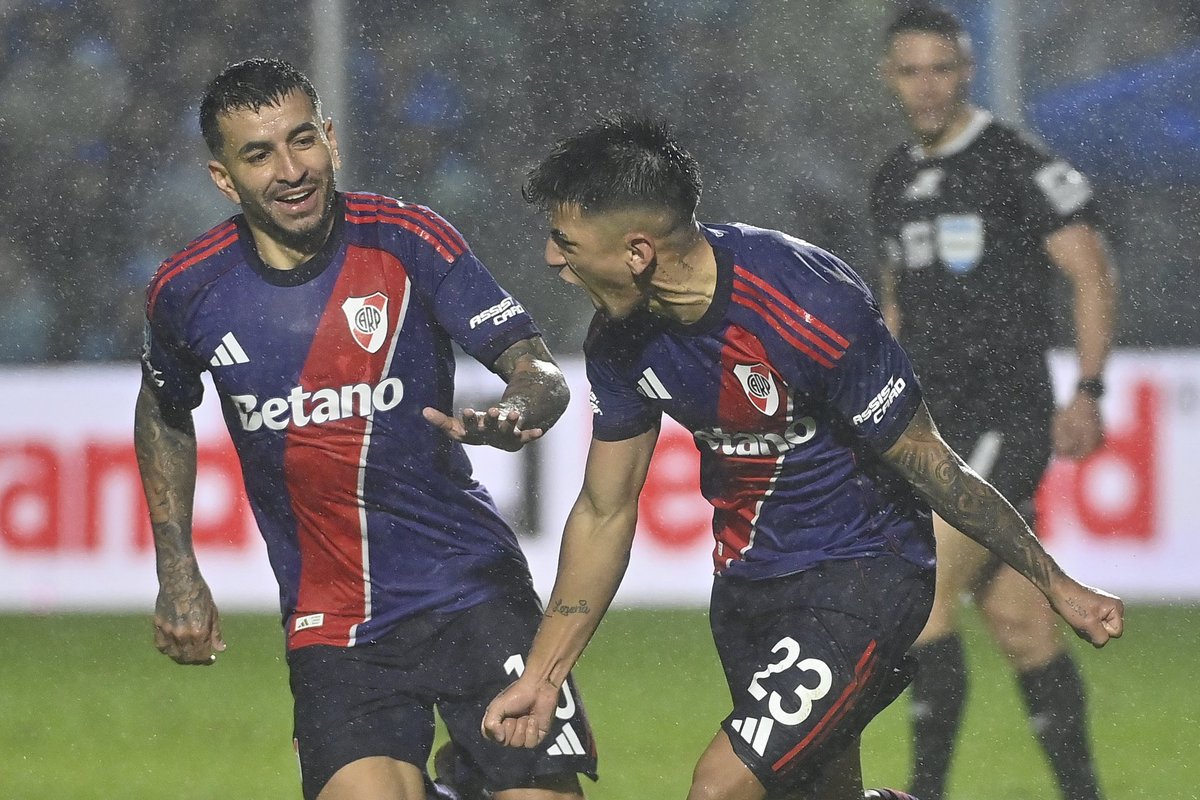 GerCarp35's tweet photo. JERARQUÍA. 🎩 https://t.co/9MOYIkpAUM
