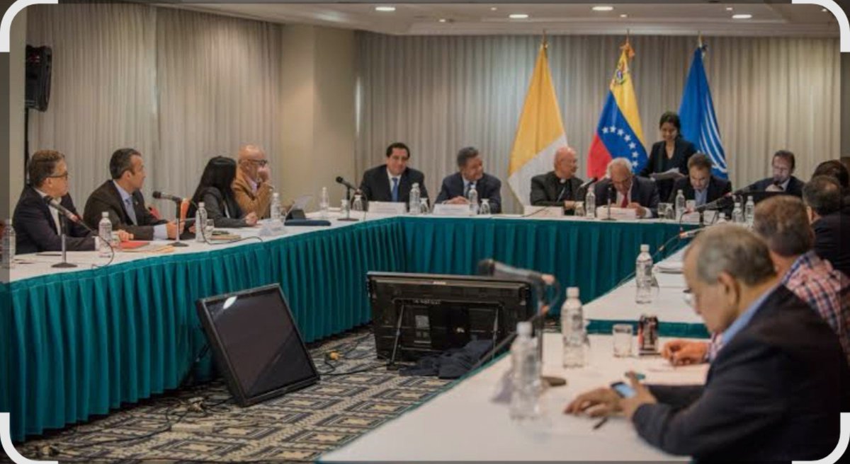 Fundavade's tweet photo. Por favor, MESA D NEGOCIACIÓN, "declárense en sesión permanente. No es posible conversar 5 días e irse mientras las familias vzolanas aguantan una situación insoportable. La mesa debe centrarse en 1 solo objetivo crucial: garantizar condiciones para las ELECCIONES PRESIDENCIALES. https://t.co/p8OqZJcvDz