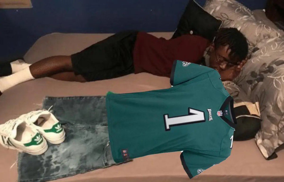 DillyPhilly215's tweet photo. ONE MORE SLEEP💚🦅

#FlyEaglesFly https://t.co/fRj3Pw2pDl