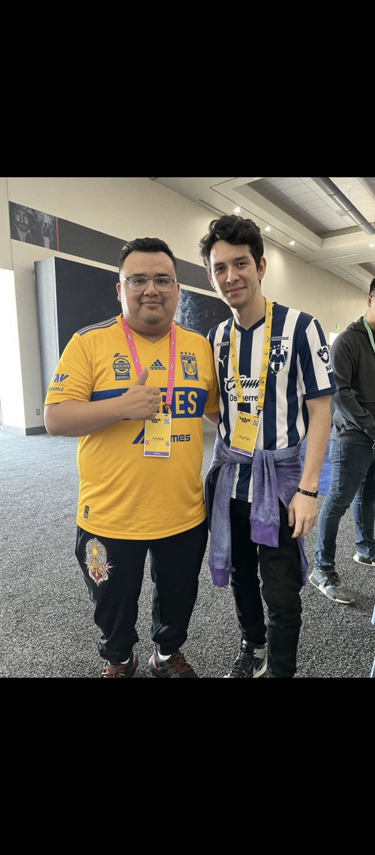 ARO_77FX's tweet photo. Aquí en el estadio con mi papá para el clasico #sabadoFutbolero @TUDNMEX https://t.co/Ccgap1y4pA