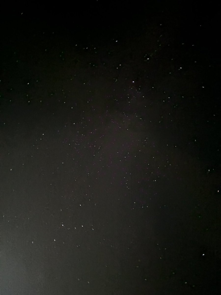 m__mluv12's tweet photo. 北海道のとある場所で撮った星空✨️
綺麗すぎて1時間以上見てた😂

お久しぶりです、生きてます(小声) https://t.co/fnhITgXMvF