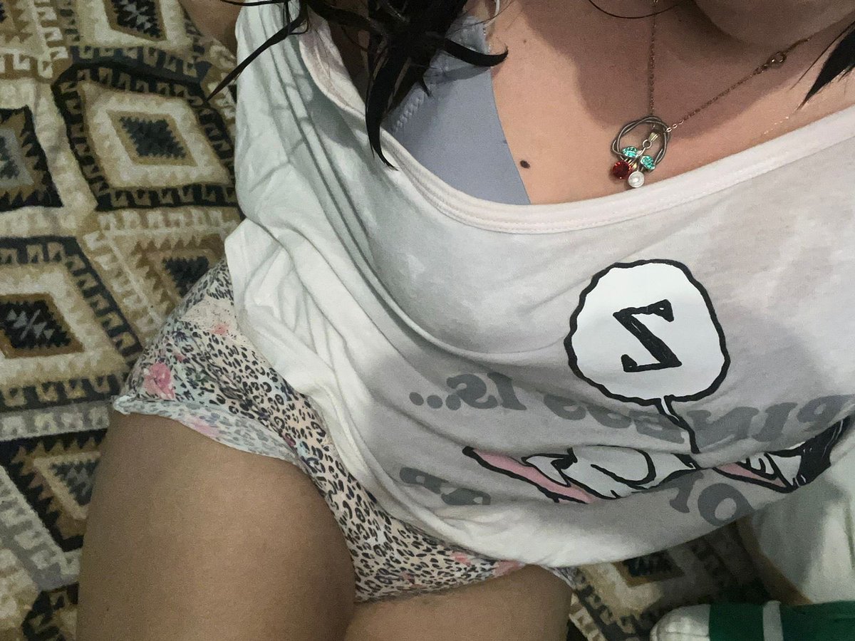 RavenRags_'s tweet photo. VOTEN: les enseño bien el escote de la pijama o me quito el short 😝
SOLO VOTEN POR SOLO UNAAAA EHH JAJAJA
A los 150 RT cumplo https://t.co/FWcyWuxGxb