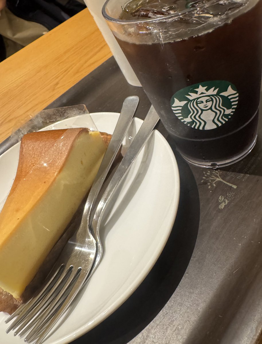 madamsonorite's tweet photo. チーズケーキ狙いで
モーニングしばきに来た

うんまい😋

#朝ごはん #モーニング 
#朝飯 #スタバ https://t.co/j56W0rNpME