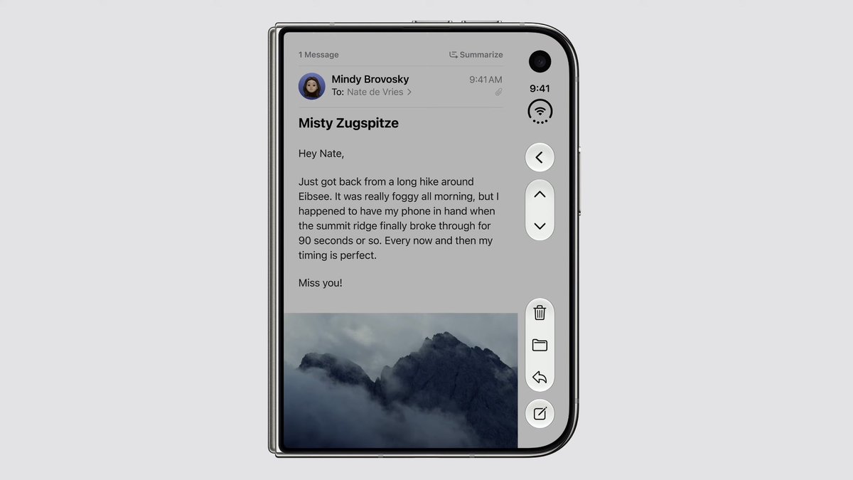 TechnovityTech's tweet photo. Apple forgot that there are people who use their left hand most of the time and I’m one of them 😭 https://t.co/55HmguXlPP