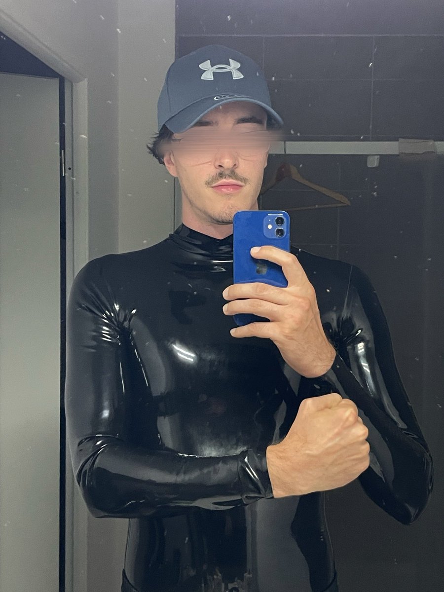 BD_torus's tweet photo. 🧢  ➖⚫️➖
#rubberboy #latex #ballgag https://t.co/U6ODJH6C7Q