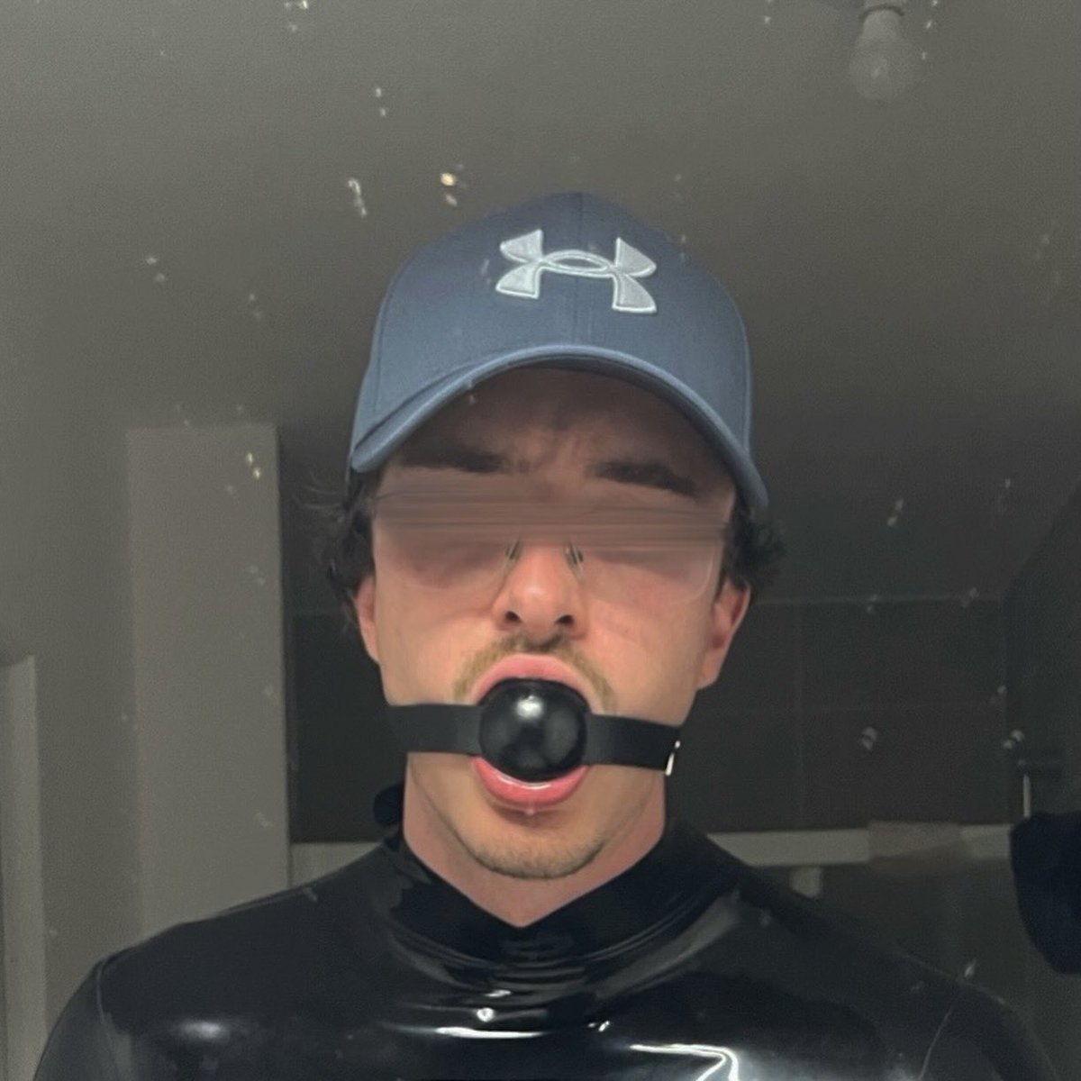 BD_torus's tweet photo. 🧢  ➖⚫️➖
#rubberboy #latex #ballgag https://t.co/U6ODJH6C7Q