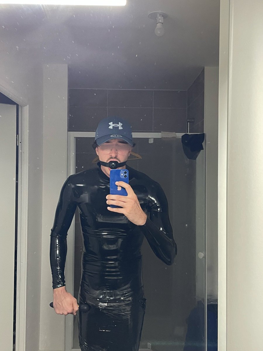 BD_torus's tweet photo. 🧢  ➖⚫️➖
#rubberboy #latex #ballgag https://t.co/U6ODJH6C7Q