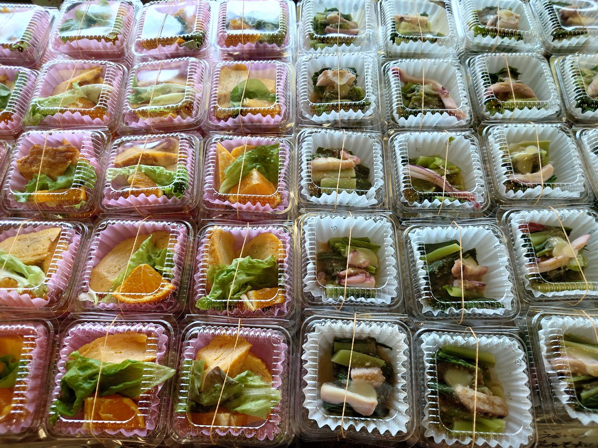 g_michinoeki's tweet photo. 本日9/13産直あさひグーごっつぉまつり！均一価格のお惣菜バイキング！今回はどんなごっつぉあるがのぉ？
#産直　#鶴岡　#バイキング https://t.co/07SMqqWwwH