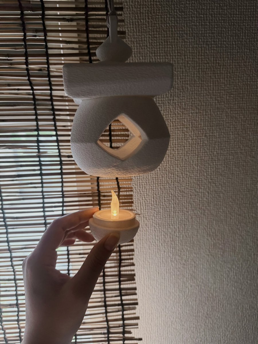 s__Zzz_'s tweet photo. 試作中だけど形はできた🕯️
下の部分取り外せるからライトもオンオフできる（ ᴗ ̫ ᴗ ） https://t.co/3RsReRdmpF
