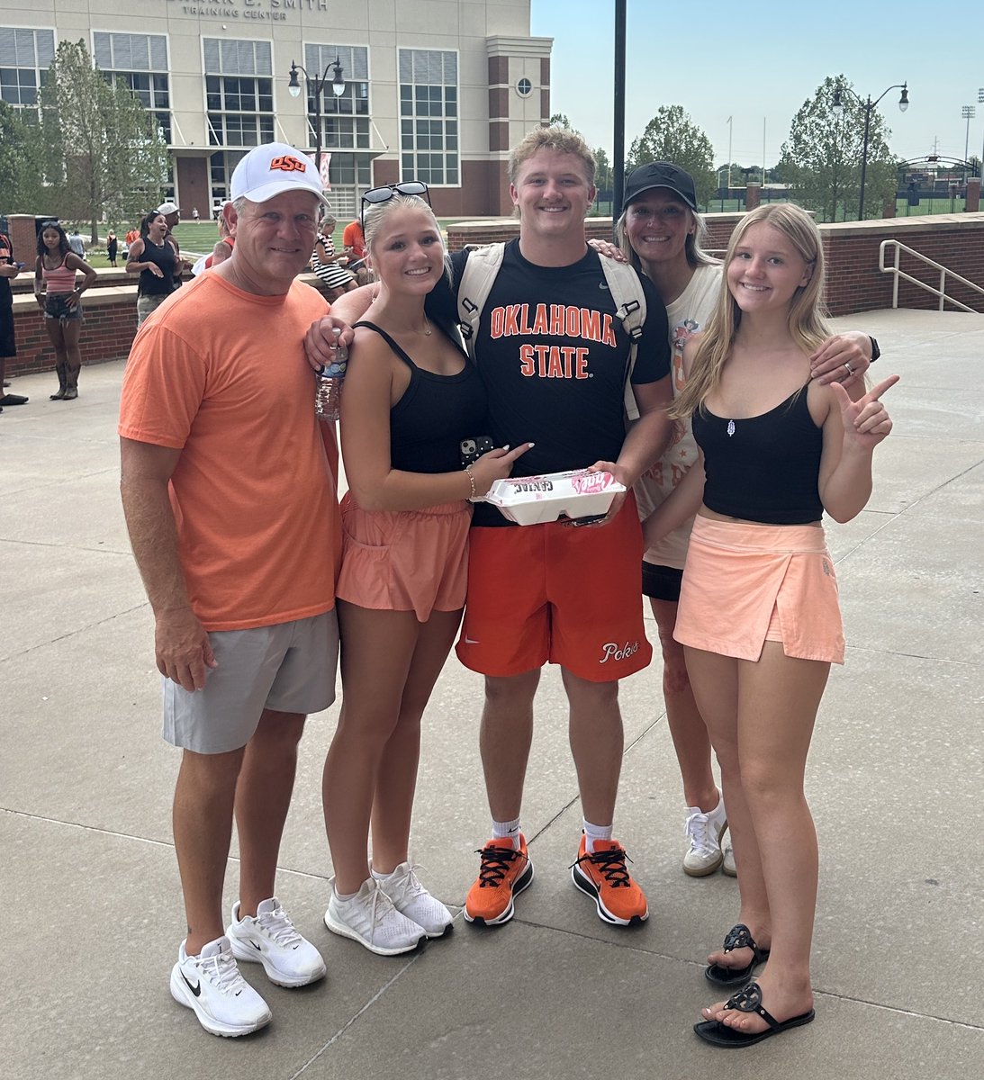 coachwendel1's tweet photo. Pretty good day in Stillwater, America!  #gopokes https://t.co/ahmNBgxGm5