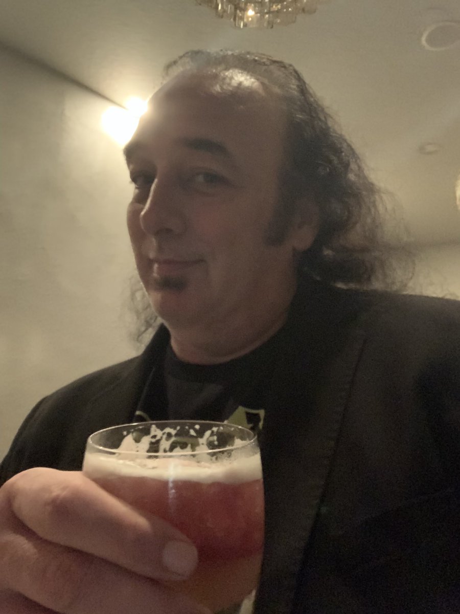 lazaras's tweet photo. Trying the new place. Cheers! https://t.co/obnRvlUHTJ