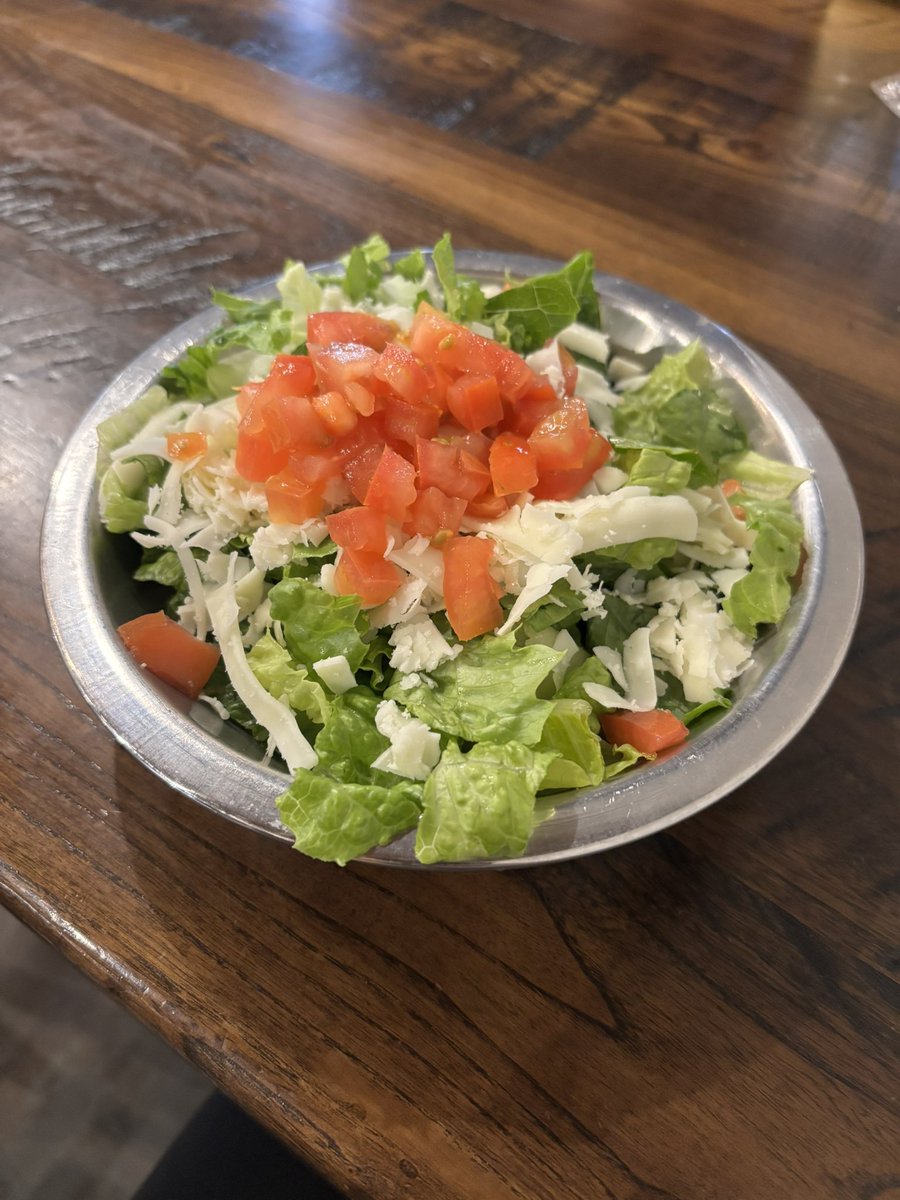 PuppiBat's tweet photo. THEY GAVE ME SALAD IN A DOG BOWL
PUPPY SALAD 🐾🦴 https://t.co/fTdACD0B8T