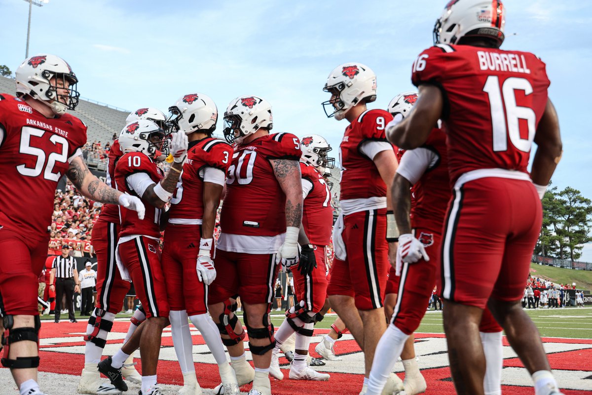 AStateFB's tweet photo. First half flicks 📸

#WolvesUp https://t.co/NolzokJt3T