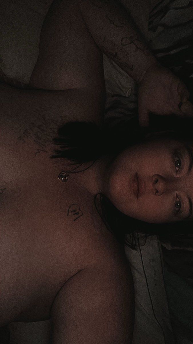 Kaylablueprn's tweet photo. Long day , getting ready for bed anyone wanna wish me a goodnight 😘 

or maybe have me wake up to you paid for my coffee 🤤😘 
I pay back double in content  

CA $kaylabluprn https://t.co/oPt4rEdLX1