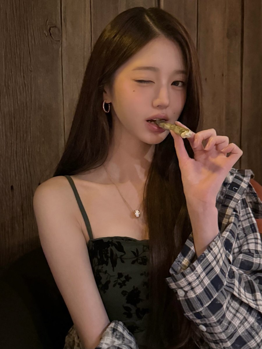 wonyoungdollz's tweet photo. Wonyoung is the real crush ♡ https://t.co/280IPOKK4R