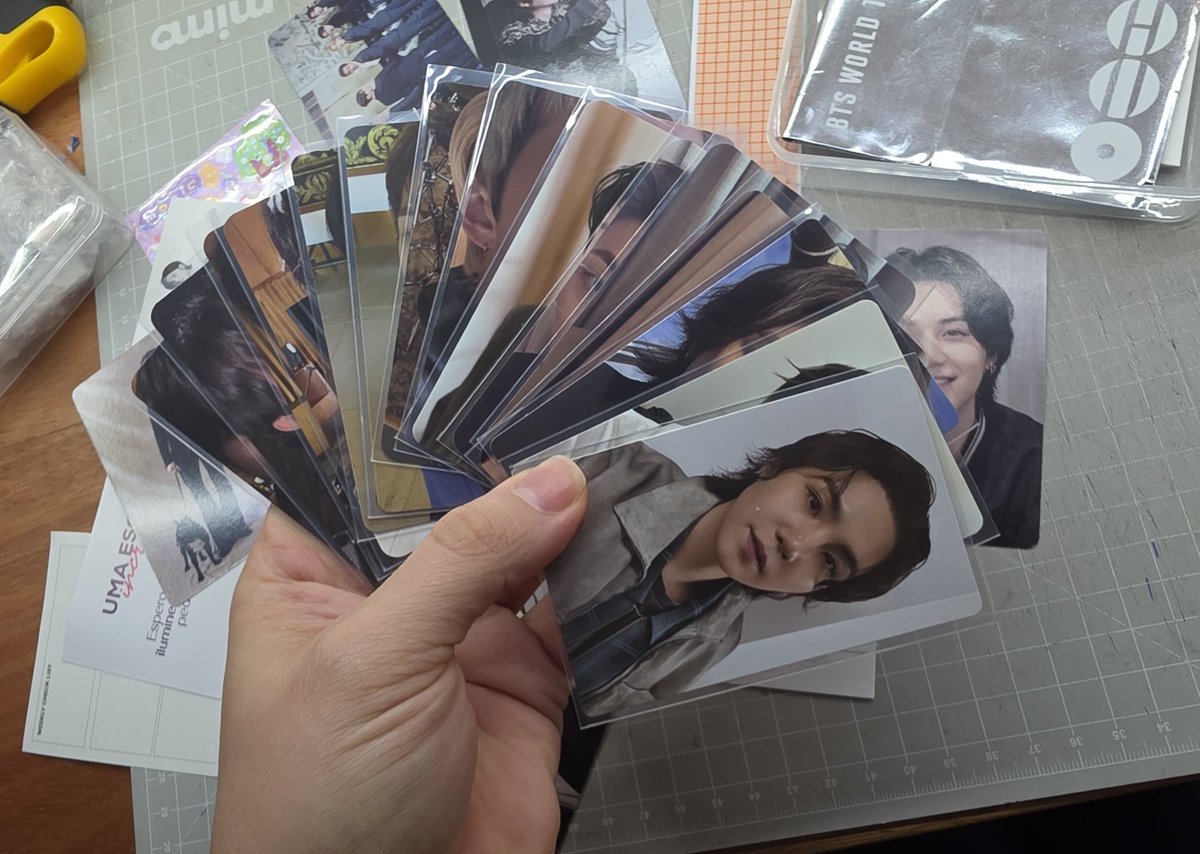 armycomeover's tweet photo. É feedback que vocês querem?!
Hoie o Feedback MEGA POSITIVO vai para a @KimCarolJin_
Nem sei como agradecer por tudo que ela tem feito pra mim na CEG. tudo perfeito. tudo esclarecido com prints e atualizacões em grupos destinados a cada produto! Se é uma CEG de confianca que você está procurando, você acabou de achar!
Fora os mimos e o capricho de me enviar tantos PHOTOCARDS!