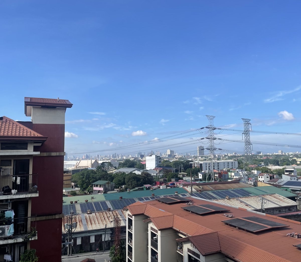 OwiiBoi's tweet photo. Miss this. After having cloudy, rainy or hazy days, we have clear skies again. https://t.co/CzTHDozNfa