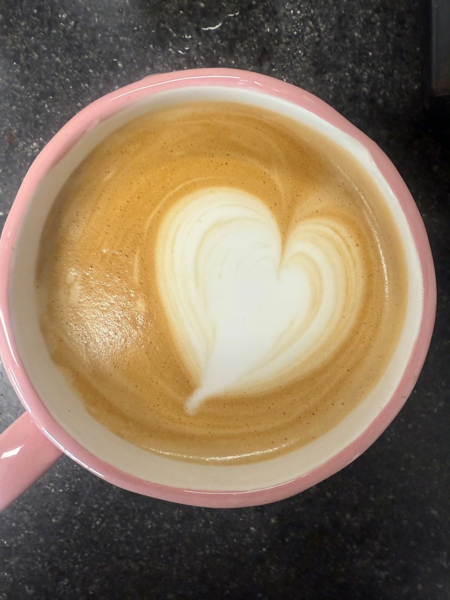 C_attyllo's tweet photo. 初めてラテアートに成功した記念☕️ https://t.co/vU0YIMmuW5