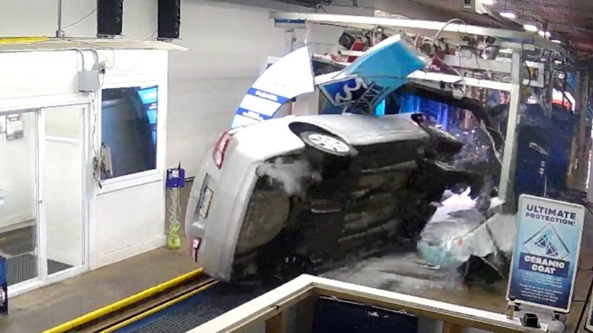 DanielAshley13's tweet photo. #WasACompleteDisaster This accident, in which a 77-year old man somehow crashed and flipped his car over in the car wash. 

https://t.co/uetlS8kH44 https://t.co/sNfJYENCaY