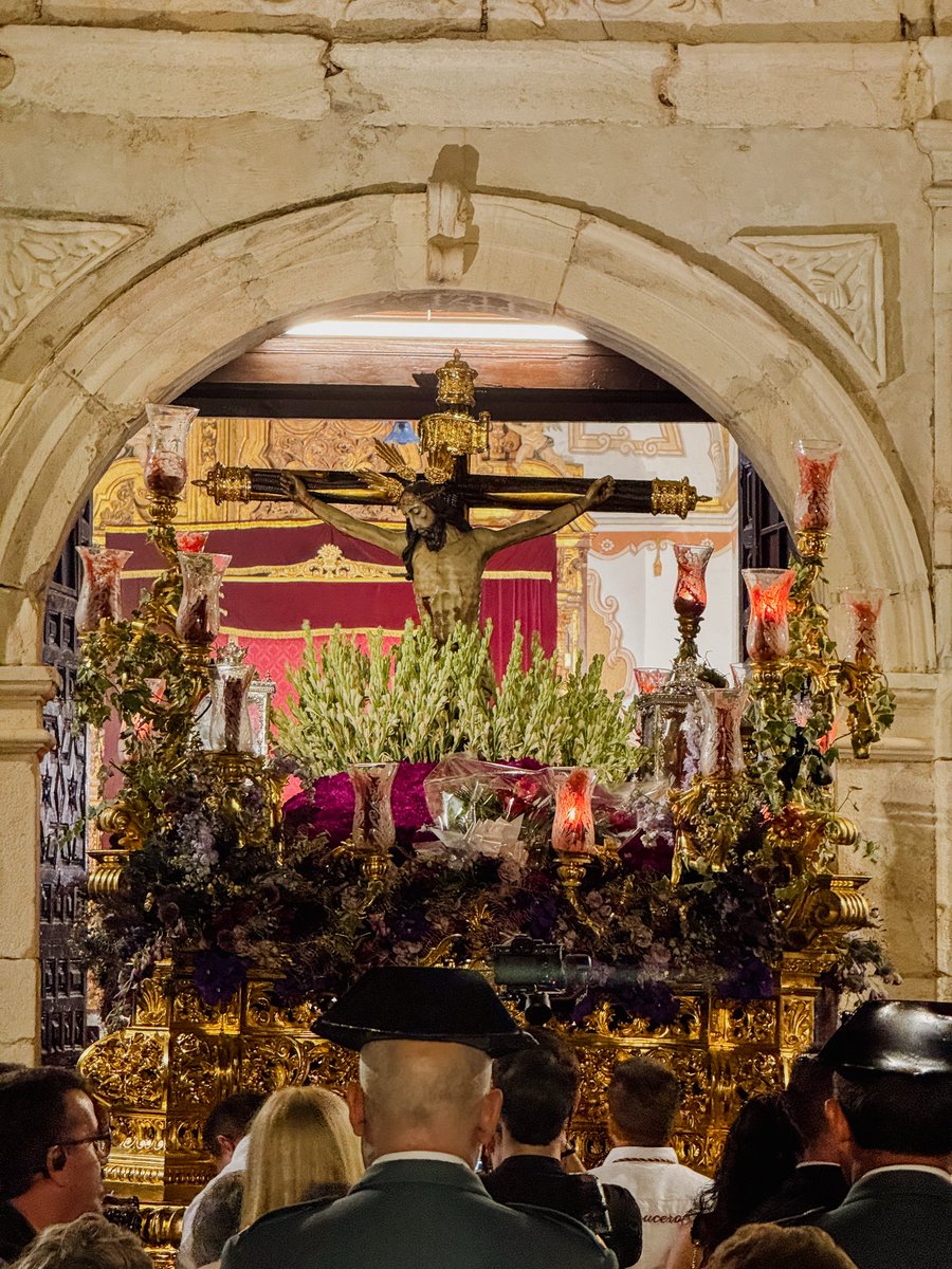 AMENcarnacion_'s tweet photo. Finalizamos un año más junto a nuestra querida Hdad. del Santísimo Cristo del Crucero. 

Un año más, gracias por permitirnos acompañaros y compartir juntos estos momentos tan especiales.

🎼 El Día del Señor.
🎼 En el Camino del Perdón.
🎼 Humildad.
🎼 Himno Nacional. https://t.co/xs7vp4UWDu