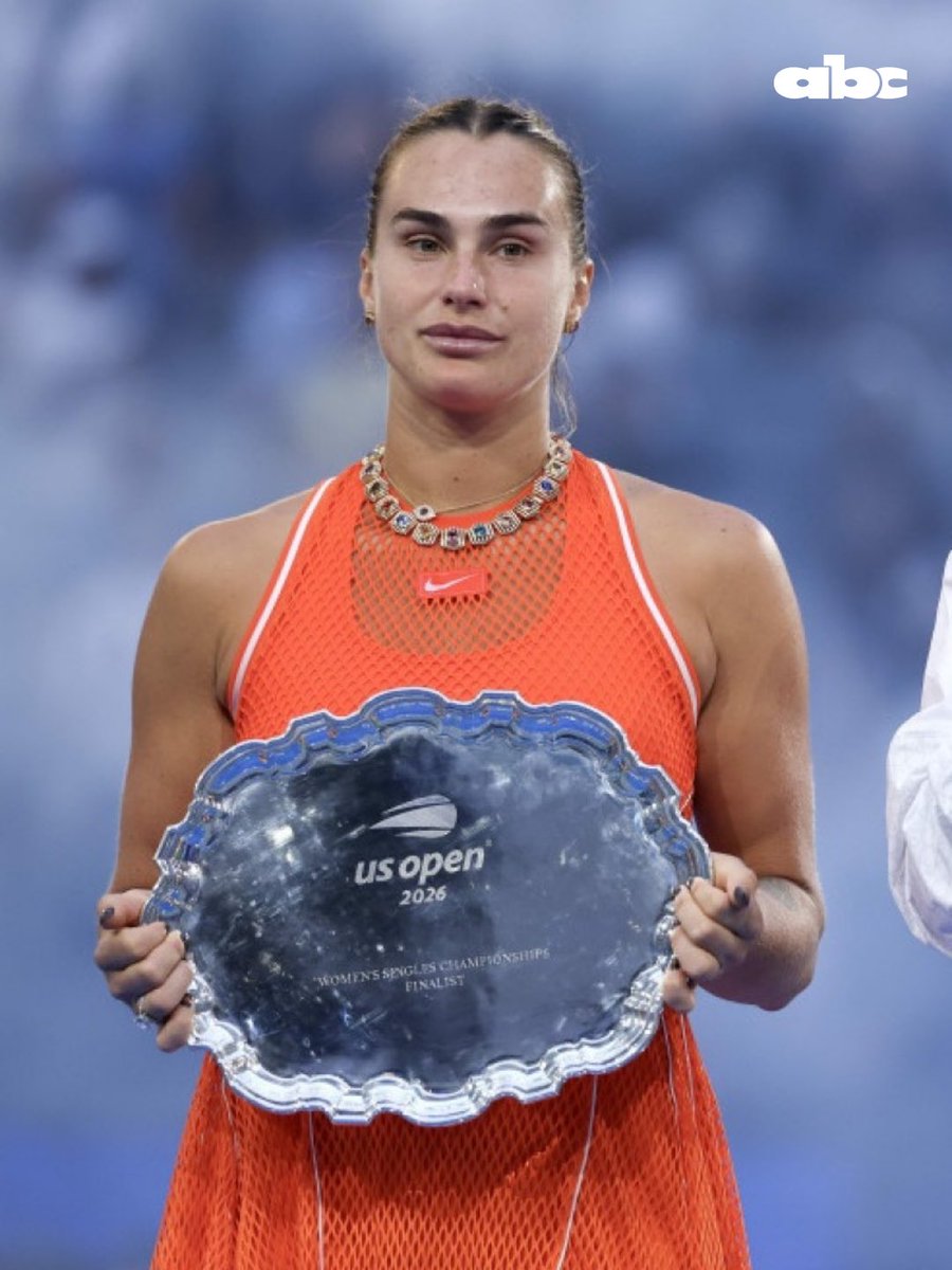 ABCDeportes's tweet photo. LA MEJOR DEL MUNDO 👸🏻

Elena Rybakina se consagró campeona del US Open 2026 tras derrotar en la final a Aryna Sabalenka por 6-5, 5-7 y 6-2 🏆

La tenista kazaja conquistó su segundo Grand Slam de la temporada y el tercero de su carrera, luego de haber vencido también a Sabalenka en la final del Australia Open 2026 🎾

Además, Rybakina se convirtió en la nueva número 1 del ranking mundial de la WTA 1️⃣

📲https://t.co/VUKyWGCF76

#ABCDeportes #USOpen #CardinalDeportivo