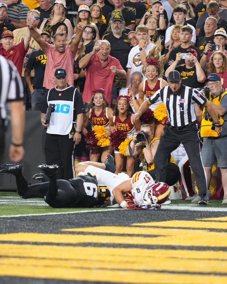 CycloneFB's tweet photo. Second TD of the season for @vincebenetti 🌪️ https://t.co/M1qKolIapi