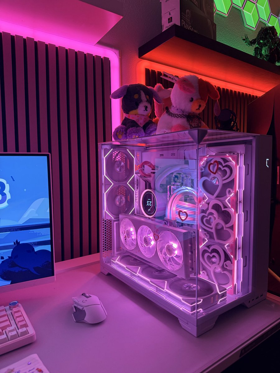 1ncredibleMarz's tweet photo. My partner said they like pink, so I found a limited edition pink blossom gpu and built them a pink pc setup. https://t.co/jgL8GKpnAN