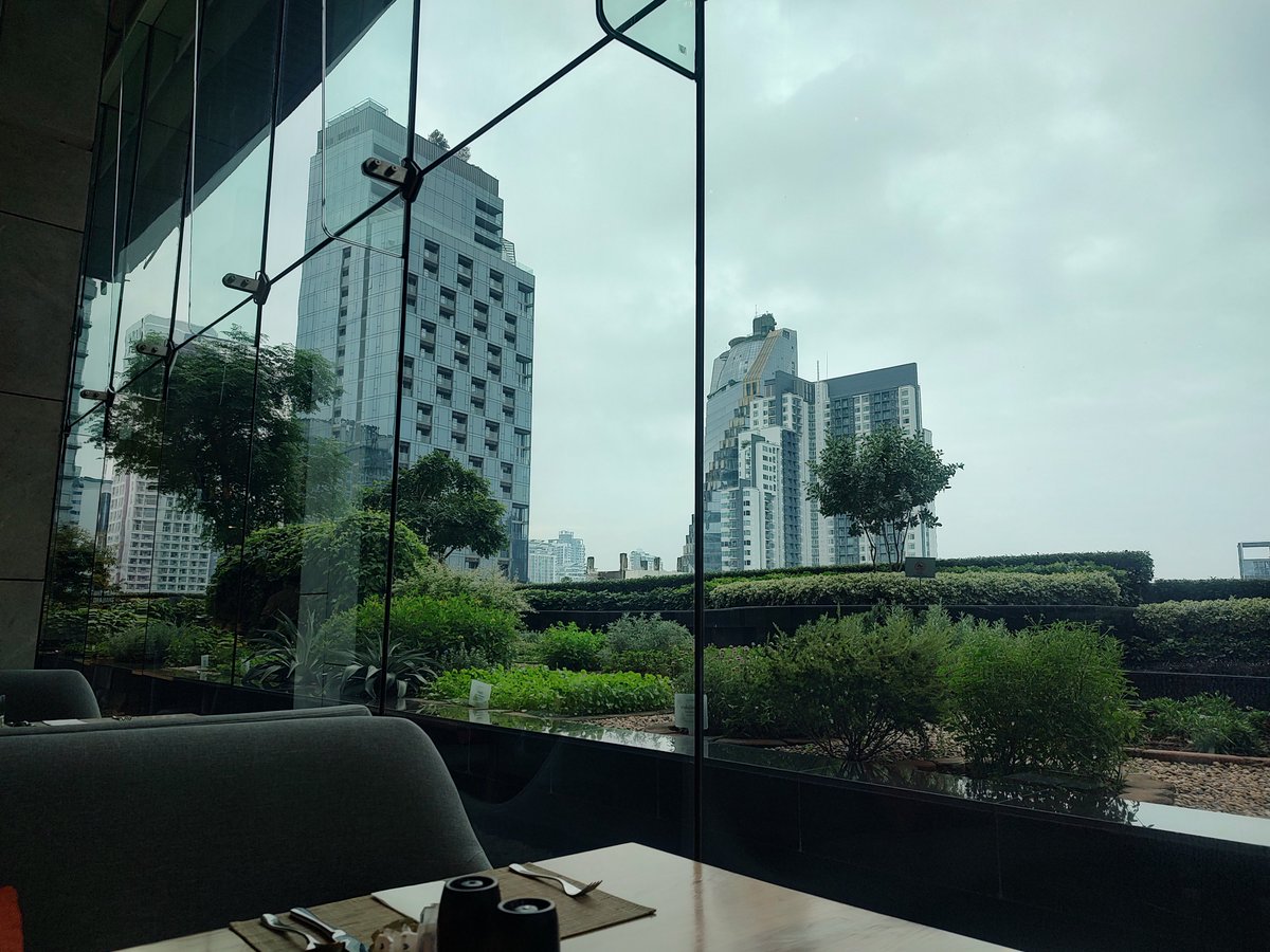 yoshi767300's tweet photo. おはようバンコク。今日は朝から曇り☁ https://t.co/5D9DLPijIs