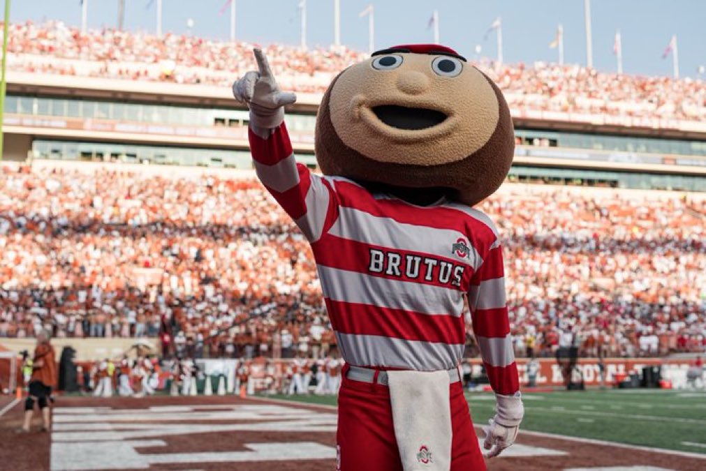 jacksonboopink's tweet photo. Go Bucks!! O-H-I-O 🏈 https://t.co/4karA4TyGy