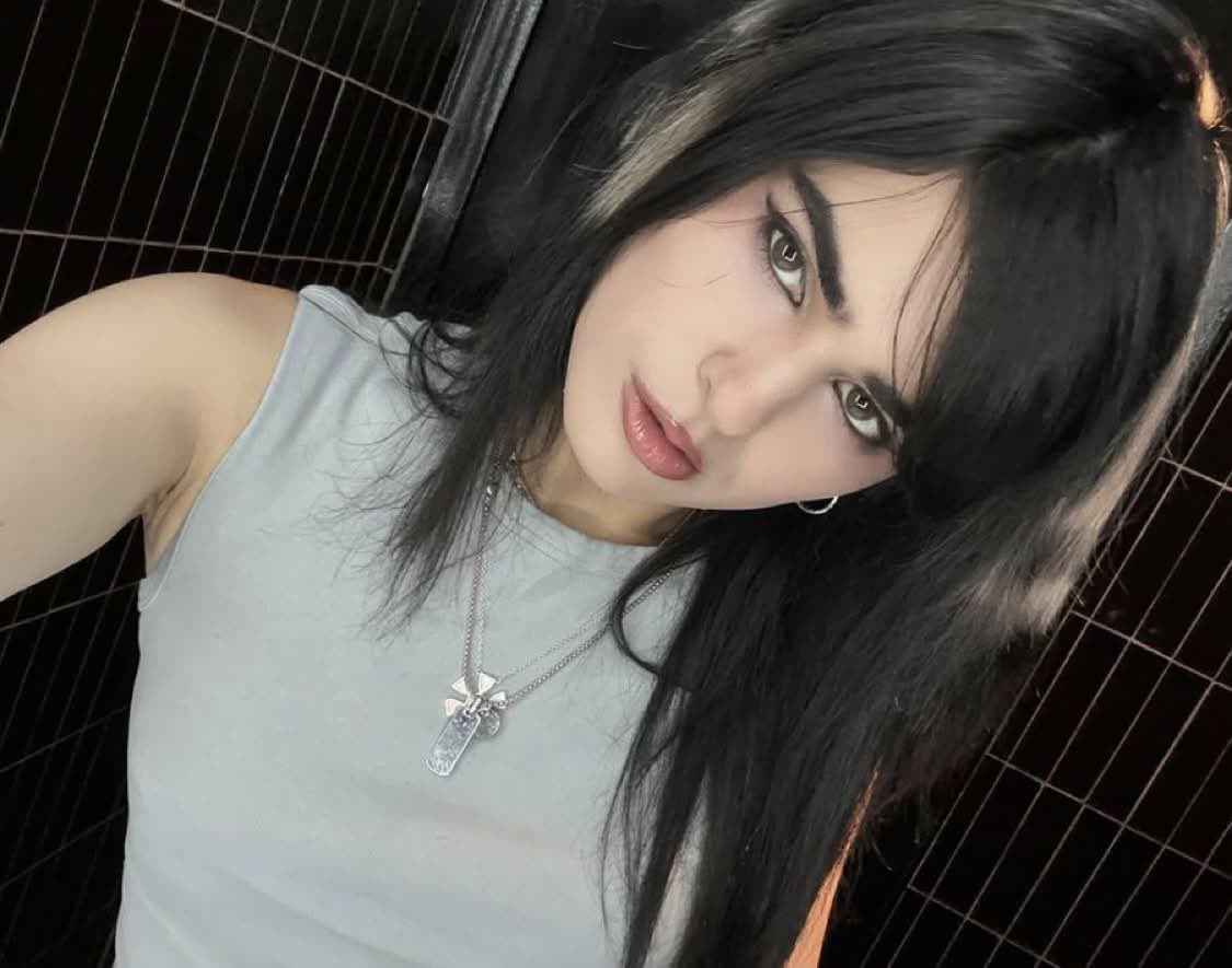 lydspumpkin's tweet photo. hello i am late but abt to go out and listen to underscores being played at a dj set #utwtselcaday https://t.co/CJ26COT0il