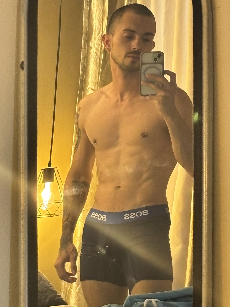 lopez_leono's tweet photo. Que rico una buena follada ome 😈 https://t.co/QrO4yaEoqB
