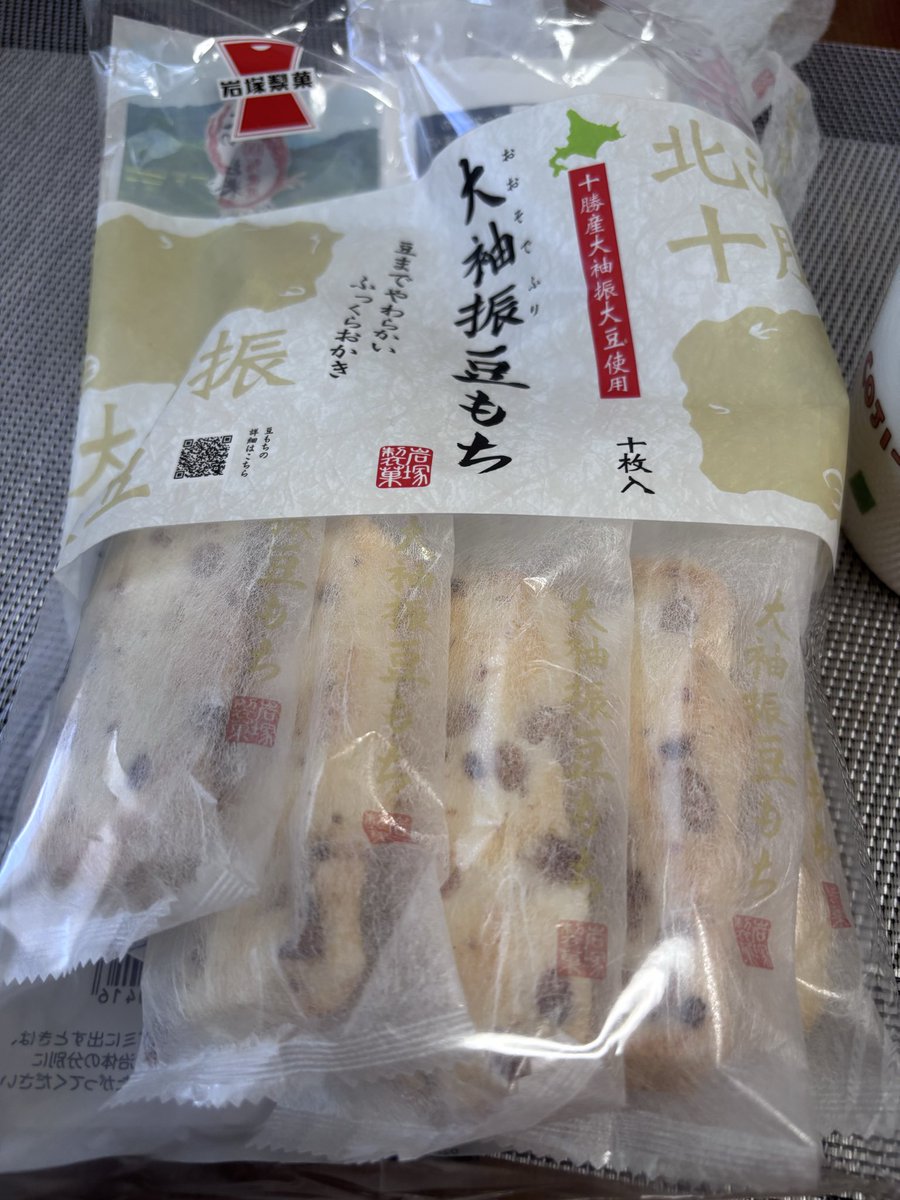 shigamoci's tweet photo. 朝のお茶タイム🍵
岩塚製菓の大袖振豆もち
普通にめちゃ美味しい
朝からバリバリ https://t.co/Oe1SZaBegl