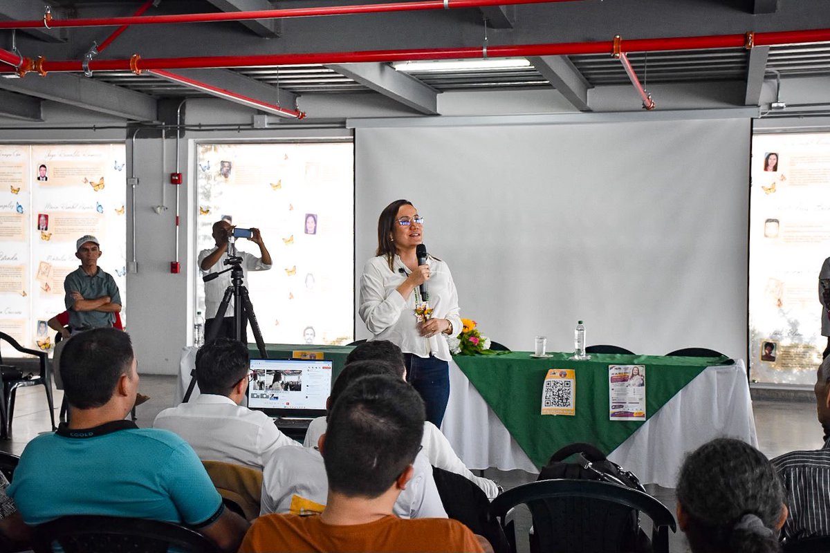 carolinacorcho's tweet photo. Estamos recuperando la dignidad del servicio político, la palabra como compromiso inquebrantable.

Afíliate al partido más grande de Colombia. Inscríbete a la tendencia ¡Ni un paso atrás!, por el bien de mi Valle, por el bien de mi Colombia.

"Por el bien de mi Valle, adelante.
Por la Paz, por la Fe y la Virtud,
firme el paso."

#NiUnPasoAtras #CarolinaCorcho #PactoHistorico #cali