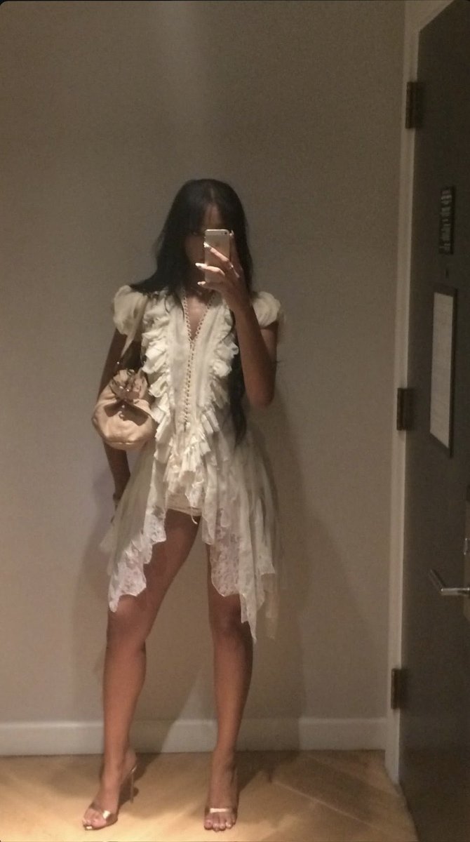 meyechelgossips's tweet photo. Melanie’s new IG POST! FASHION EYECON https://t.co/3oJ9C0JJ8E