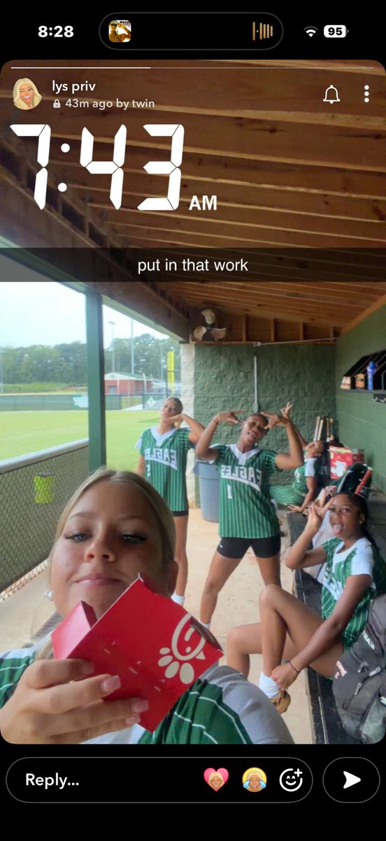 AnsleyHartman's tweet photo. Even when games cancel we will still choose to put the work in!! We did multiple rounds of defense and had hitting on the field with my favorite hard working group!! @softballeagles 
@KamrynDavis03 @AlyssaHartman28 @KJohenkinssport 
@Jayahjohnson1 https://t.co/WSLbOJJOtN